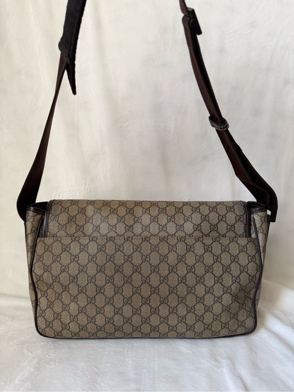 Gucci GG Supreme Interlocking G Crossbody - Picture 4 of 15